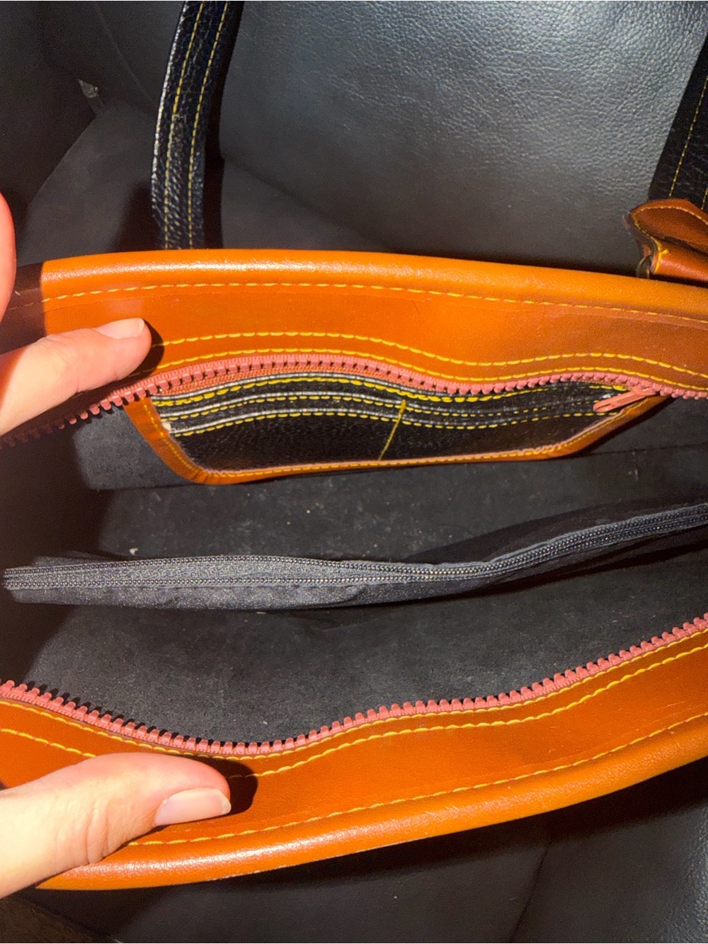 Vintage Dooney & Bourke Black and Tan Pebbled Leather Shoulder Tote - Picture 12 of 15
